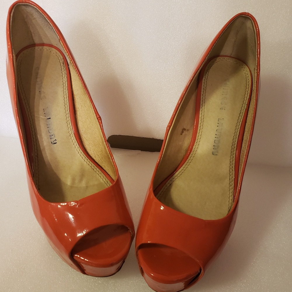 CHINESE LAUNDRY size7.5 red staltoes